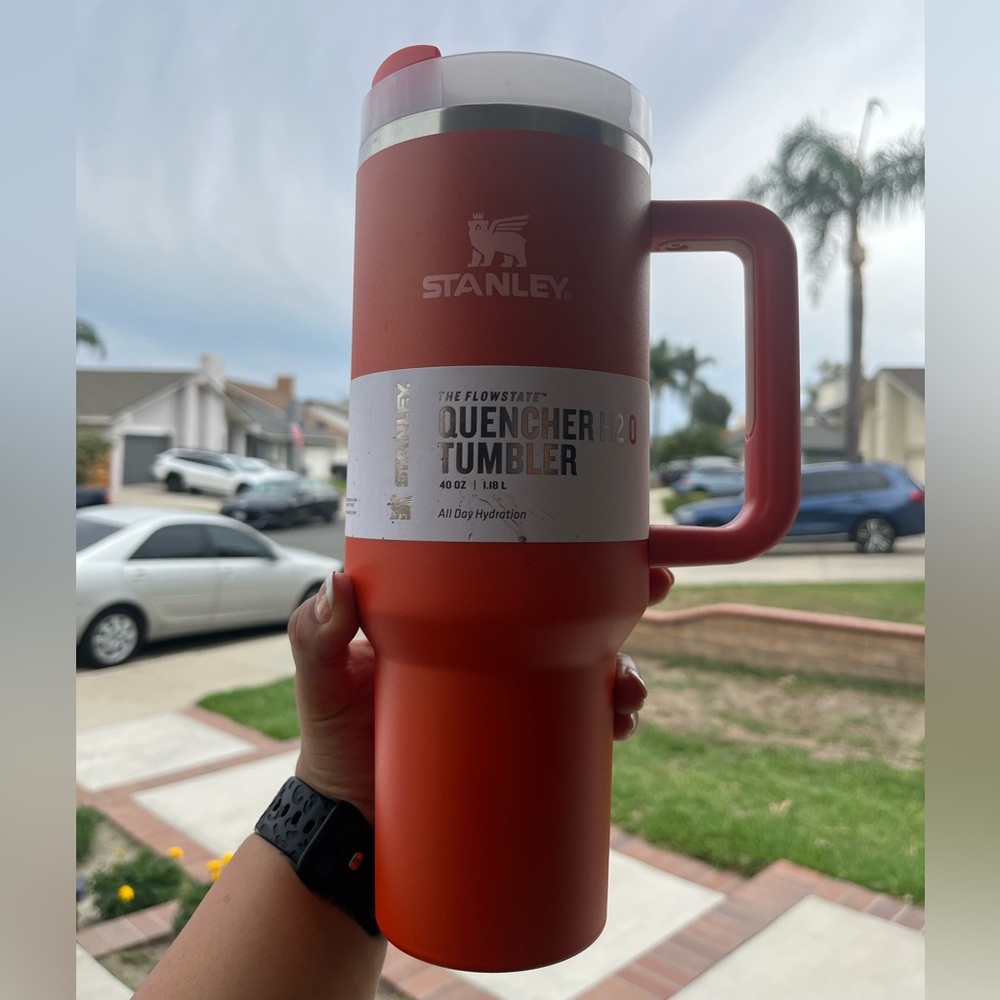 Stanley Orange THE QUENCHER H2.0 FLOWSTATE™ TUMBLER | 40 OZ bottle cup - Picture 4 of 4